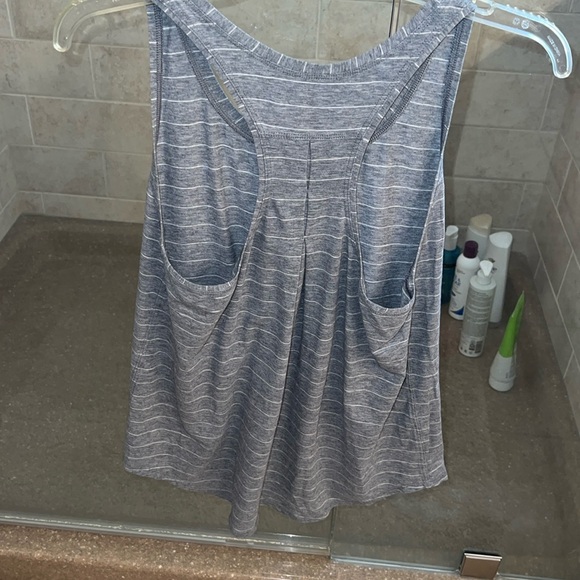 Lululemon tank women’s size 6 - Picture 2 of 3